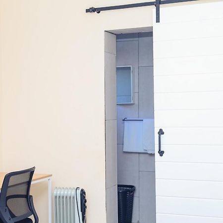 Stylish Self Catering Unit In Maseru Cbd Екстериор снимка