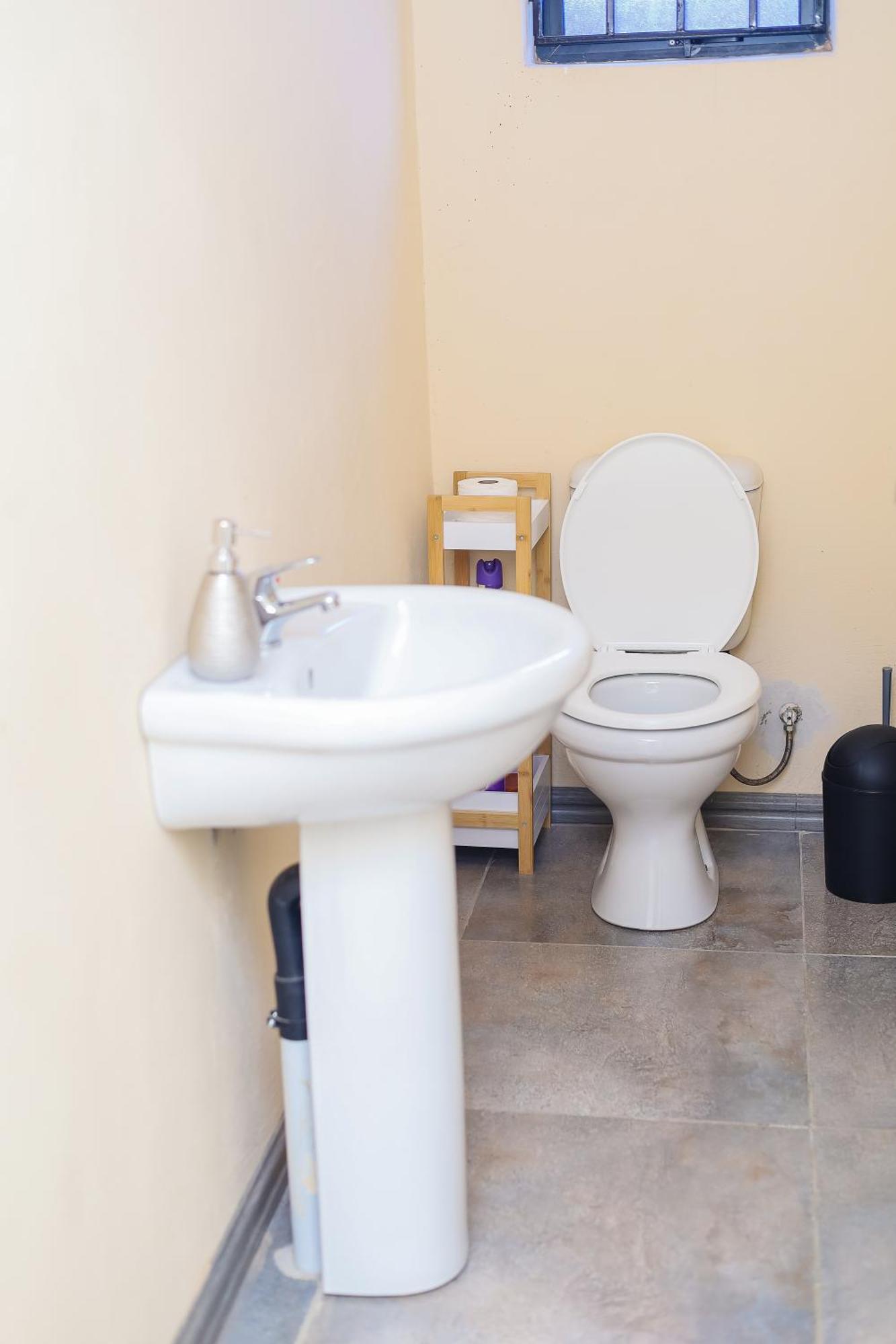 Stylish Self Catering Unit In Maseru Cbd Екстериор снимка